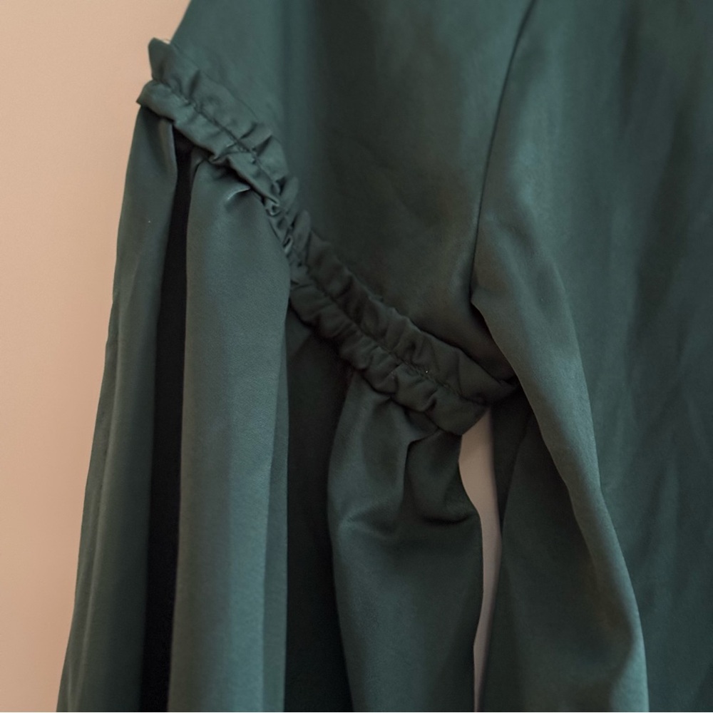 Week& Green Ruffle Sleeve Women's Top - Picture 5 of 11